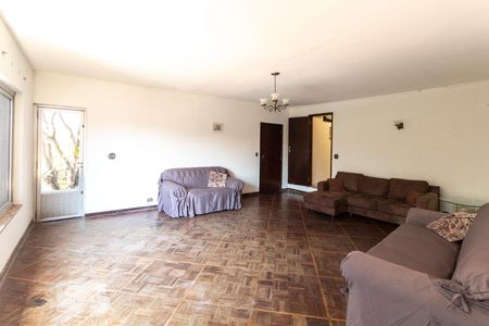 Casa para alugar com 250m², 3 quartos e 3 vagas Casa para alugar com 250m², 3 quartos e 3 vagasSala