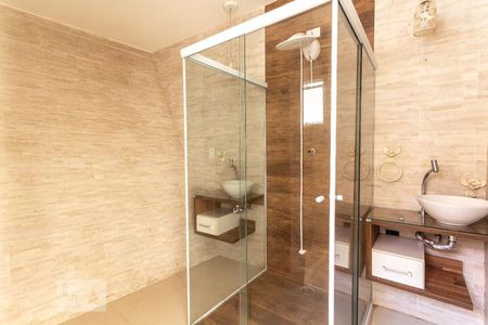 Casa para alugar com 250m², 3 quartos e 3 vagas Casa para alugar com 250m², 3 quartos e 3 vagasBanheiro da suíte 1