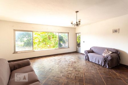 Casa para alugar com 250m², 3 quartos e 3 vagas Casa para alugar com 250m², 3 quartos e 3 vagasSala