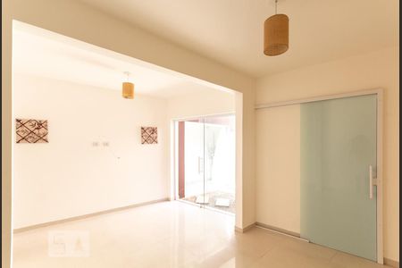 Casa para alugar com 250m², 3 quartos e 3 vagas Casa para alugar com 250m², 3 quartos e 3 vagasSuíte 1