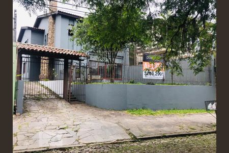 Fachada de casa à venda com 5 quartos, 316m² em Vila Assunção, Porto Alegre