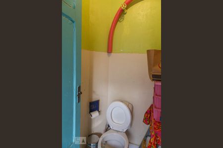 Casa à venda com 220m², 4 quartos e 3 vagas Casa à venda com 220m², 4 quartos e 3 vagasBanheiro 2