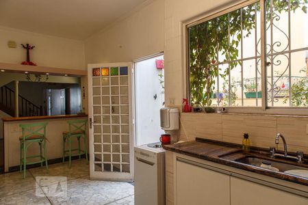 Casa à venda com 220m², 4 quartos e 3 vagas Casa à venda com 220m², 4 quartos e 3 vagasCozinha