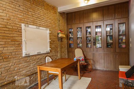 Casa à venda com 220m², 4 quartos e 3 vagas Casa à venda com 220m², 4 quartos e 3 vagasStudio