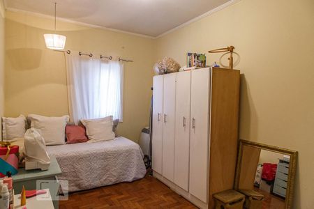 Casa à venda com 220m², 4 quartos e 3 vagas Casa à venda com 220m², 4 quartos e 3 vagasQuarto 2