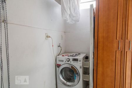 Casa à venda com 220m², 4 quartos e 3 vagas Casa à venda com 220m², 4 quartos e 3 vagasÁrea de Serviço