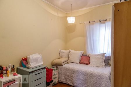 Casa à venda com 220m², 4 quartos e 3 vagas Casa à venda com 220m², 4 quartos e 3 vagasQuarto 2