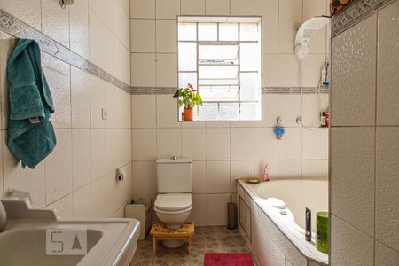 Casa à venda com 220m², 4 quartos e 3 vagas Casa à venda com 220m², 4 quartos e 3 vagasBanheiro 1