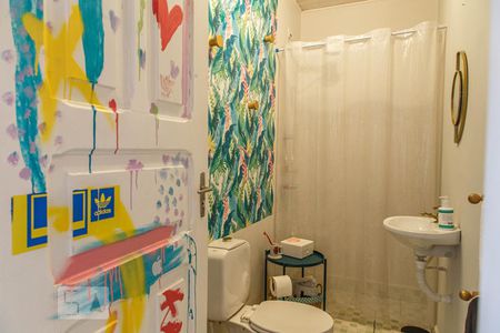 Casa à venda com 220m², 4 quartos e 3 vagas Casa à venda com 220m², 4 quartos e 3 vagasBanheiro 3