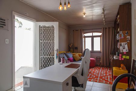 Casa à venda com 220m², 4 quartos e 3 vagas Casa à venda com 220m², 4 quartos e 3 vagasStudio