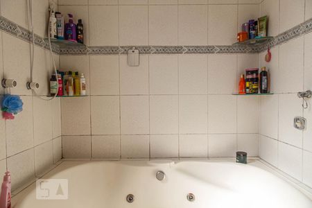 Casa à venda com 220m², 4 quartos e 3 vagas Casa à venda com 220m², 4 quartos e 3 vagasBanheiro 1