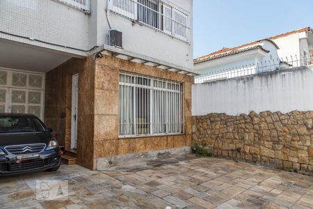 Casa à venda com 220m², 4 quartos e 3 vagas Casa à venda com 220m², 4 quartos e 3 vagasGaragem