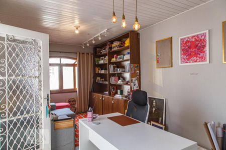 Casa à venda com 220m², 4 quartos e 3 vagas Casa à venda com 220m², 4 quartos e 3 vagasStudio