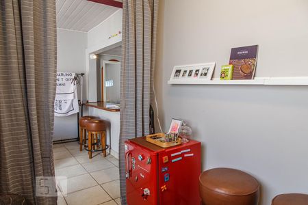 Casa à venda com 220m², 4 quartos e 3 vagas Casa à venda com 220m², 4 quartos e 3 vagasStudio