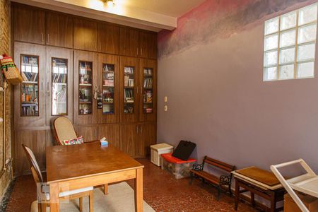 Casa à venda com 220m², 4 quartos e 3 vagas Casa à venda com 220m², 4 quartos e 3 vagasStudio