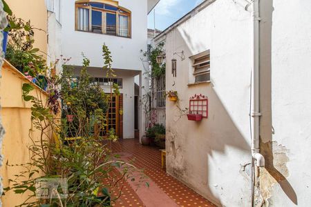 Casa à venda com 220m², 4 quartos e 3 vagas Casa à venda com 220m², 4 quartos e 3 vagasQuintal