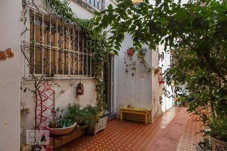 Casa à venda com 220m², 4 quartos e 3 vagas Casa à venda com 220m², 4 quartos e 3 vagasQuintal