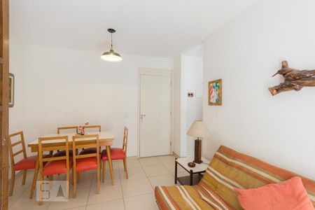 Sala de apartamento para alugar com 2 quartos, 51m² em Recreio dos Bandeirantes, Rio de Janeiro