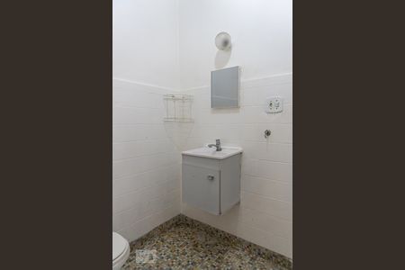 Banheiro de apartamento para alugar com 1 quarto, 28m² em Bela Vista, São Paulo