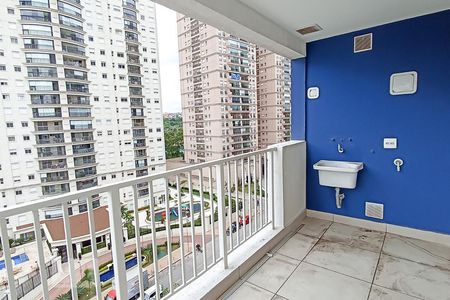 Varanda e área de serviço de apartamento para alugar com 1 quarto, 49m² em Alphaville Empresarial, Barueri