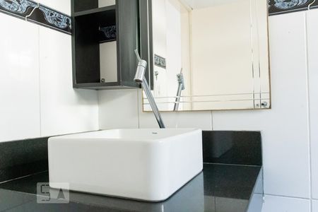 Banheiro do quarto de casa para alugar com 1 quarto, 50m² em Vila Constança, São Paulo
