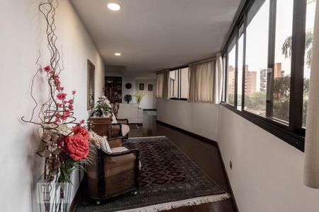 Corredor de apartamento para alugar com 4 quartos, 275m² em Indianópolis, São Paulo