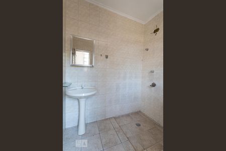 Banheiro de casa para alugar com 2 quartos, 65m² em Vila Divina Pastora, São Paulo
