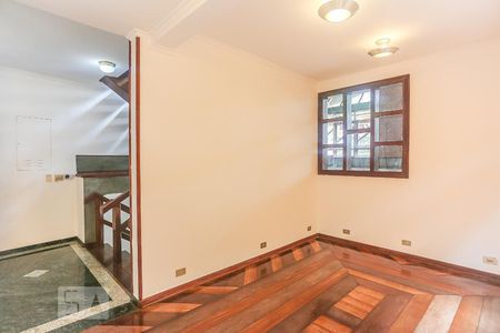 Sala de TV de casa à venda com 3 quartos, 250m² em Vila Lageado, São Paulo