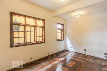 Sala de TV de casa à venda com 3 quartos, 250m² em Vila Lageado, São Paulo