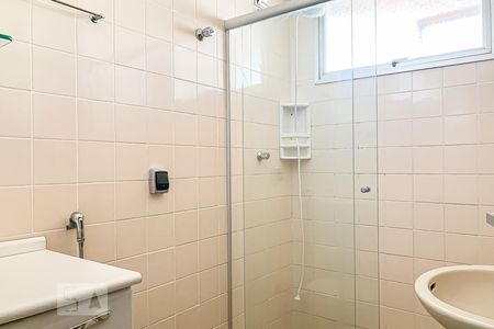 Banheiro de apartamento à venda com 1 quarto, 60m² em Vila Itapura, Campinas