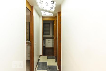 Corredor de apartamento à venda com 3 quartos, 60m² em Vila Ivone, São Paulo