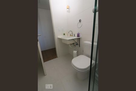 Apartamento para alugar com 75m², 2 quartos e 3 vagas Apartamento para alugar com 75m², 2 quartos e 3 vagasBanheiro da Suíte