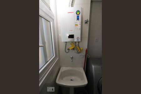 Apartamento para alugar com 75m², 2 quartos e 3 vagas Apartamento para alugar com 75m², 2 quartos e 3 vagasCozinha e Área de Serviço