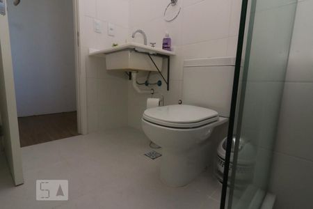 Apartamento para alugar com 75m², 2 quartos e 3 vagas Apartamento para alugar com 75m², 2 quartos e 3 vagasBanheiro da Suíte