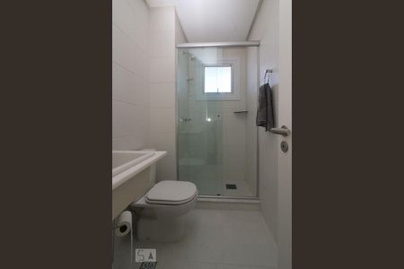 Apartamento para alugar com 75m², 2 quartos e 3 vagas Apartamento para alugar com 75m², 2 quartos e 3 vagasBanheiro da Suíte