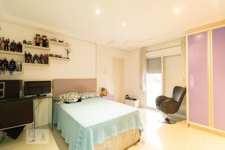 Casa de condomínio à venda com 320m², 4 quartos e 4 vagas Casa de condomínio à venda com 320m², 4 quartos e 4 vagasQuarto 3