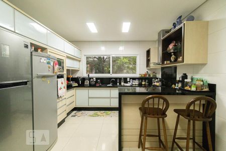 Casa de condomínio à venda com 320m², 4 quartos e 4 vagas Casa de condomínio à venda com 320m², 4 quartos e 4 vagasCozinha