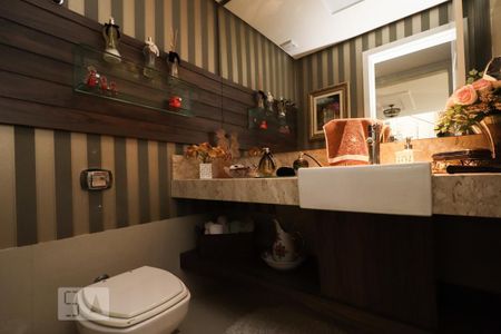 Casa de condomínio à venda com 320m², 4 quartos e 4 vagas Casa de condomínio à venda com 320m², 4 quartos e 4 vagasLavabo