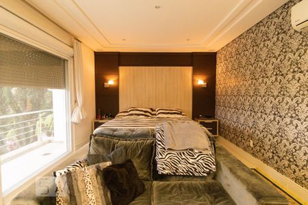 Casa de condomínio à venda com 320m², 4 quartos e 4 vagas Casa de condomínio à venda com 320m², 4 quartos e 4 vagasSuíte 2