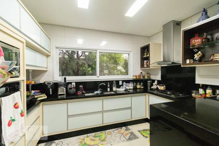 Casa de condomínio à venda com 320m², 4 quartos e 4 vagas Casa de condomínio à venda com 320m², 4 quartos e 4 vagasCozinha