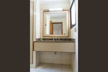 Banheiro de kitnet/studio para alugar com 1 quarto, 28m² em Consolação, São Paulo