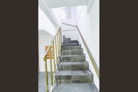 Casa à venda com 500m², 15 quartos e 3 vagas Casa à venda com 500m², 15 quartos e 3 vagasEscada