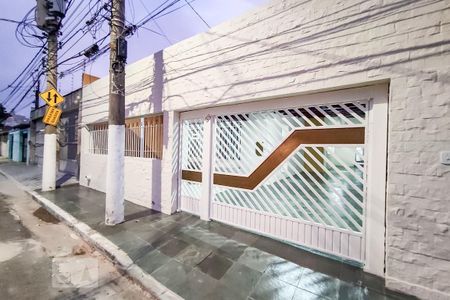 Casa à venda com 500m², 15 quartos e 3 vagas Casa à venda com 500m², 15 quartos e 3 vagasFachada