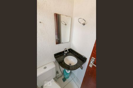 Banheiro de apartamento para alugar com 1 quarto, 27m² em Setor Habitacional Vicente Pires , Brasília