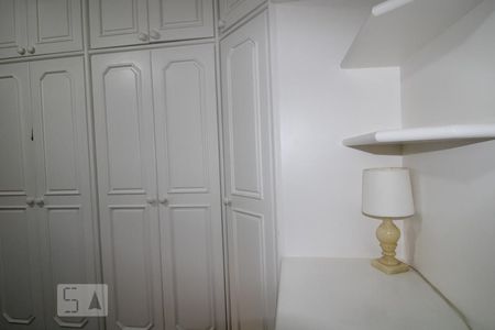 Closet 1 de apartamento para alugar com 2 quartos, 114m² em Campo Belo, São Paulo