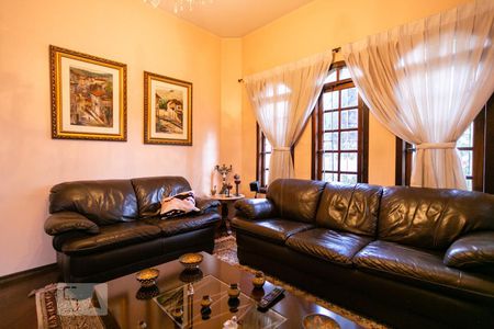 Sala de estar de casa à venda com 3 quartos, 375m² em Jardim das Laranjeiras, São Paulo