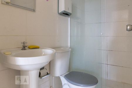 Banheiro de kitnet/studio para alugar com 1 quarto, 40m² em Campos Elíseos, São Paulo