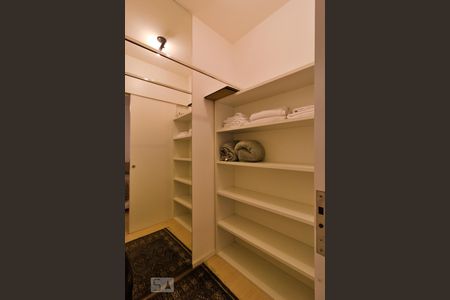 Apartamento para alugar com 50m², 1 quarto e 1 vaga Apartamento para alugar com 50m², 1 quarto e 1 vagaCloset do Quarto