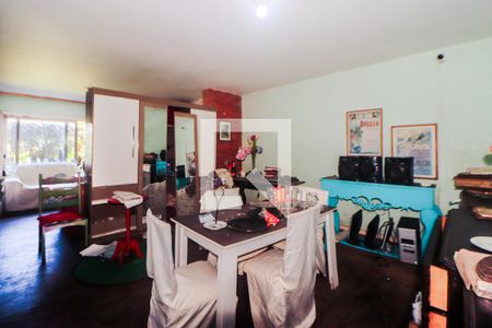 Sala de casa à venda com 4 quartos, 200m² em Chácara das Pedras, Porto Alegre