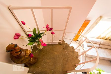 Escadas do quarto 1 de apartamento à venda com 3 quartos, 94m² em Vila São Pedro, Santo André